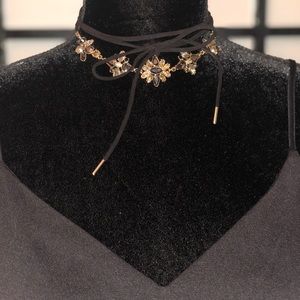 Black Mythologies chocker